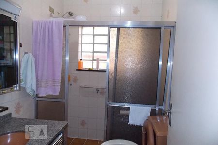 Casa à venda com 200m², 4 quartos e 3 vagas Casa à venda com 200m², 4 quartos e 3 vagasBanheiro 1