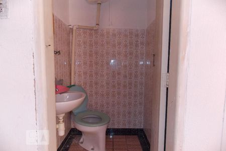 Casa à venda com 200m², 4 quartos e 3 vagas Casa à venda com 200m², 4 quartos e 3 vagasBanheiro de Serviço