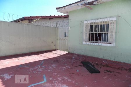 Casa à venda com 200m², 4 quartos e 3 vagas Casa à venda com 200m², 4 quartos e 3 vagasVaranda