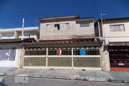Casa à venda com 200m², 4 quartos e 3 vagas Casa à venda com 200m², 4 quartos e 3 vagasFachada