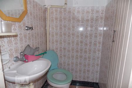 Casa à venda com 200m², 4 quartos e 3 vagas Casa à venda com 200m², 4 quartos e 3 vagasBanheiro de Serviço