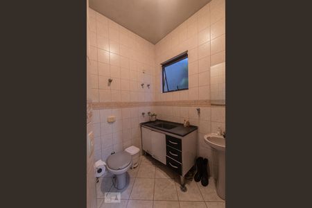 Casa à venda com 357m², 4 quartos e 4 vagasBanheiro de Serviço