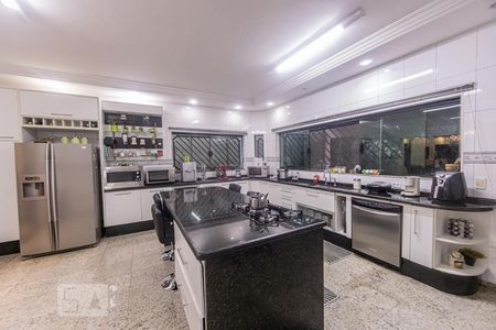 Casa à venda com 357m², 4 quartos e 4 vagasCozinha