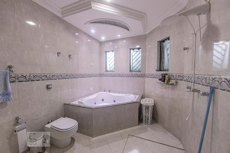 Casa à venda com 357m², 4 quartos e 4 vagasBanheiro Quarto 4