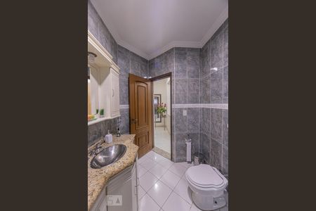 Casa à venda com 357m², 4 quartos e 4 vagasBanheiro Social