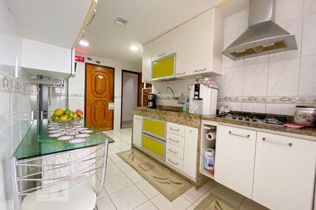 Apartamento para alugar com 184m², 3 quartos e 2 vagasCozinha