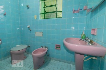 Casa à venda com 195m², 3 quartos e 2 vagas Casa à venda com 195m², 3 quartos e 2 vagasBanheiro