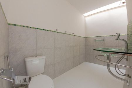 Casa à venda com 400m², 4 quartos e 2 vagasBanheiro 