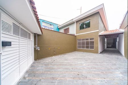 Casa à venda com 180m², 3 quartos e 5 vagasGaragem e Fachada