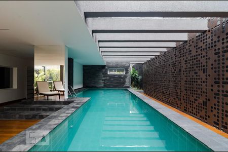 Studio para alugar com 30m², 1 quarto e 1 vaga Studio para alugar com 30m², 1 quarto e 1 vagaPiscina