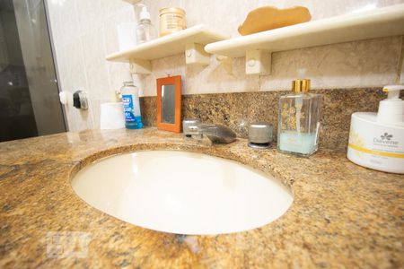 Apartamento à venda com 78m², 2 quartos e 1 vagaBanheiro Social