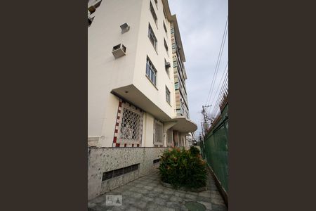 Apartamento à venda com 78m², 2 quartos e 1 vagaFachada lateral