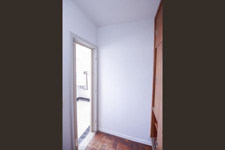 Apartamento à venda com 111m², 3 quartos e 2 vagas Apartamento à venda com 111m², 3 quartos e 2 vagasQuarto de Serviço