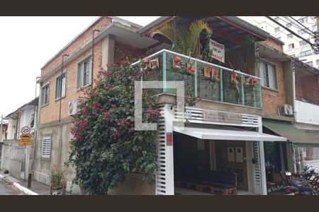 Casa à venda com 180m², 3 quartos e 2 vagas Casa à venda com 180m², 3 quartos e 2 vagasFachada
