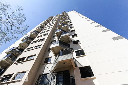 Apartamento para alugar com 149m², 3 quartos e 3 vagas Apartamento para alugar com 149m², 3 quartos e 3 vagasFachada