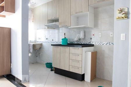 Apartamento à venda com 45m², 2 quartos e 1 vaga Apartamento à venda com 45m², 2 quartos e 1 vagaCozinha - Armário