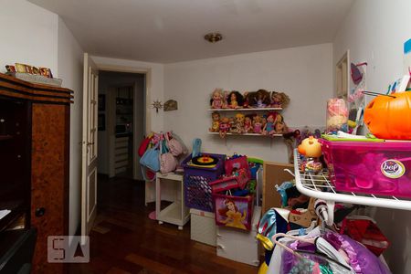 Apartamento à venda com 197m², 4 quartos e 3 vagas Apartamento à venda com 197m², 4 quartos e 3 vagasQuarto reversível