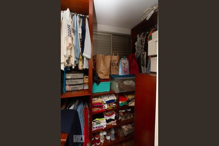 Apartamento à venda com 197m², 4 quartos e 3 vagas Apartamento à venda com 197m², 4 quartos e 3 vagasCloset