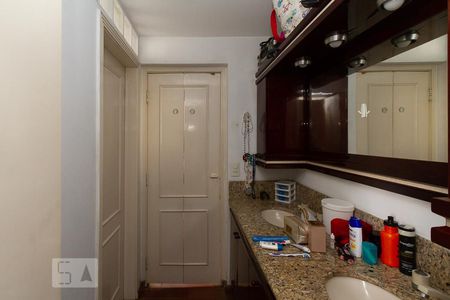 Apartamento à venda com 197m², 4 quartos e 3 vagas Apartamento à venda com 197m², 4 quartos e 3 vagasBanheiro Social