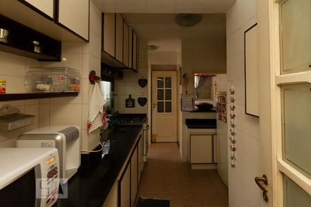 Apartamento à venda com 197m², 4 quartos e 3 vagas Apartamento à venda com 197m², 4 quartos e 3 vagasCozinha