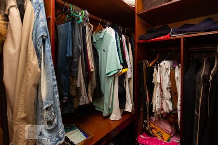 Apartamento à venda com 197m², 4 quartos e 3 vagas Apartamento à venda com 197m², 4 quartos e 3 vagasCloset