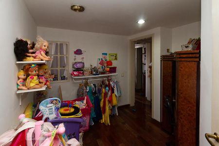 Apartamento à venda com 197m², 4 quartos e 3 vagas Apartamento à venda com 197m², 4 quartos e 3 vagasQuarto reversível