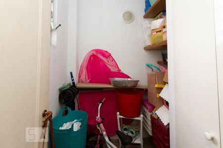 Apartamento à venda com 197m², 4 quartos e 3 vagas Apartamento à venda com 197m², 4 quartos e 3 vagasQuarto de Serviço