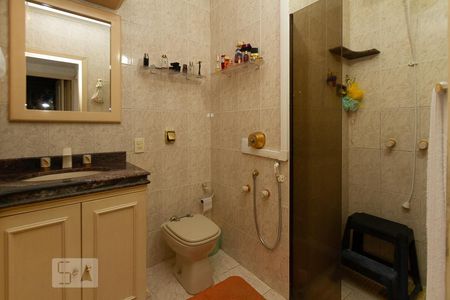 Apartamento à venda com 197m², 4 quartos e 3 vagas Apartamento à venda com 197m², 4 quartos e 3 vagasBanheiro de Suíte