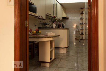 Casa à venda com 240m², 3 quartos e 3 vagasCozinha