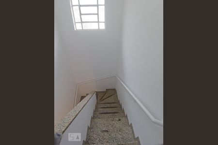 Casa à venda com 160m², 3 quartos e 2 vagasEscadas