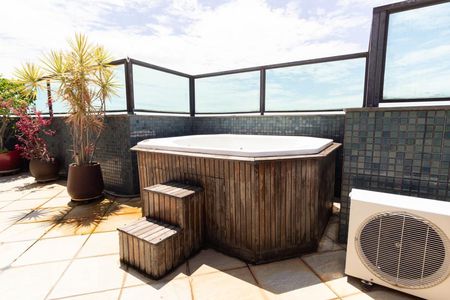 Apartamento à venda com 176m², 3 quartos e 2 vagas Apartamento à venda com 176m², 3 quartos e 2 vagasPiscina