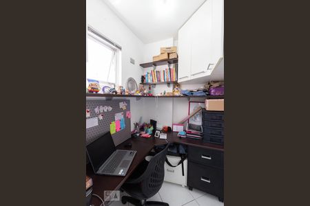 Apartamento à venda com 176m², 3 quartos e 2 vagas Apartamento à venda com 176m², 3 quartos e 2 vagasQuarto de Serviço