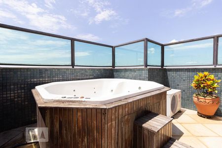 Apartamento à venda com 176m², 3 quartos e 2 vagas Apartamento à venda com 176m², 3 quartos e 2 vagasPiscina