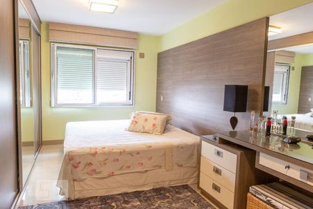 Apartamento à venda com 160m², 3 quartos e 2 vagas Apartamento à venda com 160m², 3 quartos e 2 vagasSuíte