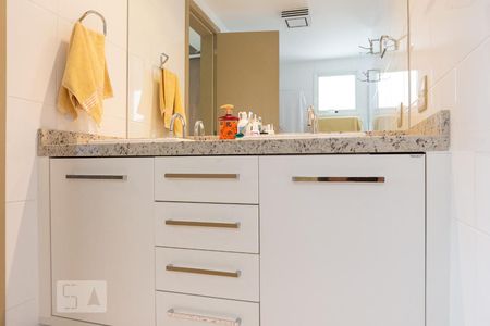 Apartamento à venda com 160m², 3 quartos e 2 vagas Apartamento à venda com 160m², 3 quartos e 2 vagasBanheiro da Suíte