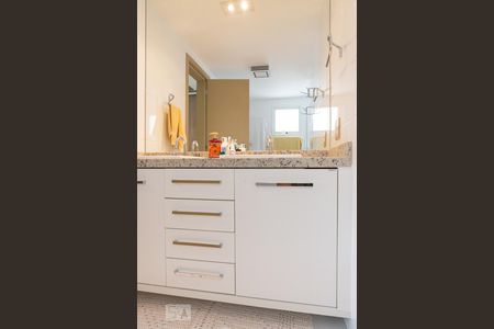 Apartamento à venda com 160m², 3 quartos e 2 vagas Apartamento à venda com 160m², 3 quartos e 2 vagasBanheiro da Suíte