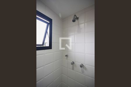 Apartamento para alugar com 250m², 3 quartos e 3 vagas Apartamento para alugar com 250m², 3 quartos e 3 vagasChuveiro do banheiro da suíte 2