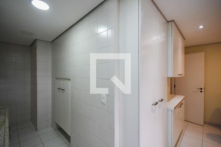 Apartamento para alugar com 250m², 3 quartos e 3 vagas Apartamento para alugar com 250m², 3 quartos e 3 vagasCozinha