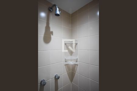 Apartamento para alugar com 250m², 3 quartos e 3 vagas Apartamento para alugar com 250m², 3 quartos e 3 vagasChuveiro do banheiro da suíte 1