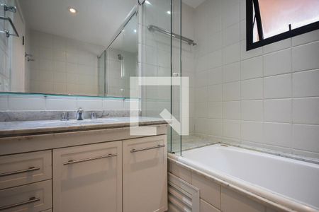 Apartamento para alugar com 250m², 3 quartos e 3 vagas Apartamento para alugar com 250m², 3 quartos e 3 vagasBanheiro suíte 3