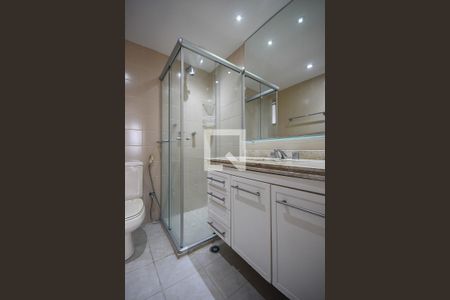 Apartamento para alugar com 250m², 3 quartos e 3 vagas Apartamento para alugar com 250m², 3 quartos e 3 vagasBanheiro suíte 1