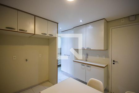 Apartamento para alugar com 250m², 3 quartos e 3 vagas Apartamento para alugar com 250m², 3 quartos e 3 vagasSala de almoço