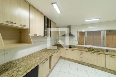 Casa à venda com 250m², 3 quartos e 5 vagas Casa à venda com 250m², 3 quartos e 5 vagasCozinha