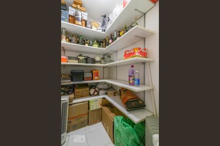 Apartamento à venda com 176m², 3 quartos e 3 vagas Apartamento à venda com 176m², 3 quartos e 3 vagasDespensa