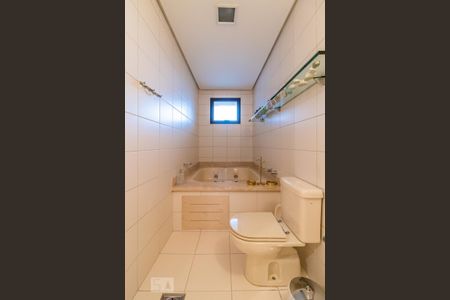 Apartamento à venda com 176m², 3 quartos e 3 vagas Apartamento à venda com 176m², 3 quartos e 3 vagasBanheiro da Suíte 1