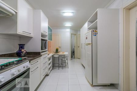 Apartamento à venda com 176m², 3 quartos e 3 vagas Apartamento à venda com 176m², 3 quartos e 3 vagasCozinha