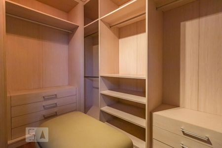 Apartamento à venda com 176m², 3 quartos e 3 vagas Apartamento à venda com 176m², 3 quartos e 3 vagasCloset da Suíte 1