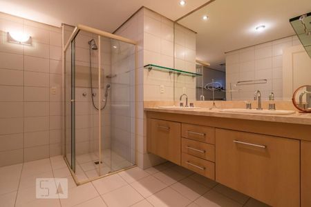 Apartamento à venda com 176m², 3 quartos e 3 vagas Apartamento à venda com 176m², 3 quartos e 3 vagasBanheiro da Suíte 1