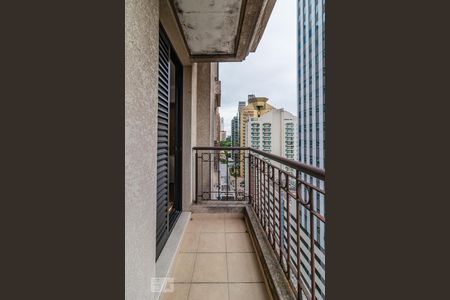 Apartamento à venda com 176m², 3 quartos e 3 vagas Apartamento à venda com 176m², 3 quartos e 3 vagasVaranda da Suíte 1