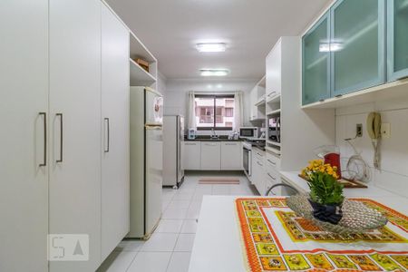 Apartamento à venda com 176m², 3 quartos e 3 vagas Apartamento à venda com 176m², 3 quartos e 3 vagasCozinha